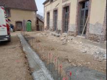 Rénovation complète d'une maison : modification des ouvertures, démolition, agrandissement, ravalement, terrasse avec escalier, menuiseries et couverture. (Pendant)