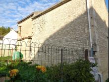 Grange à transformer en logement avec la création de 2 ouvertures et d'un auvent. (Avant)