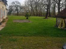 Implantation de la piscine et agrandissement de la terrasse existante en bois et carrelage. (Avant)