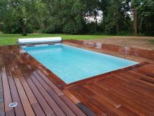 Implantation de la piscine et agrandissement de la terrasse existante en bois et carrelage. (Après)