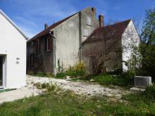Terrassement d'une cour pour dallage en Pierre de Bourgogne grand format (allée, marches et muret). (Avant)