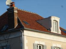 Projet de réfection couverture et façade (profiter de la mise en place de l'échafaudage). Tuiles plates (Gabarre) grand format, panachées pour une rendu traditionnel. Enduit à la chaux, finition grattée. (Après)