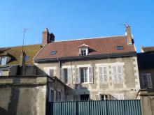 Pose d'une isolation et rénovation de la couverture d'une maison au centre ville d'Auxerre. La surélévation de la couverture de 18 cms (isolant) a été validée par les Bâtiments de France. (Après)