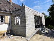 Extension en bardage bois à la place de la terrasse. (Pendant)