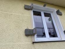 La réalisation d'une Isolation Thermique Extérieure (ITE) : 3) Pose des équerres isolantes pour la fixation des volets