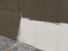 La réalisation d'une Isolation Thermique Extérieure (ITE) : 6) Pose d'une trame en fibre de verre avec une 1ère couche de ragréage