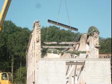 Renfort de plancher par poutrelle en acier;